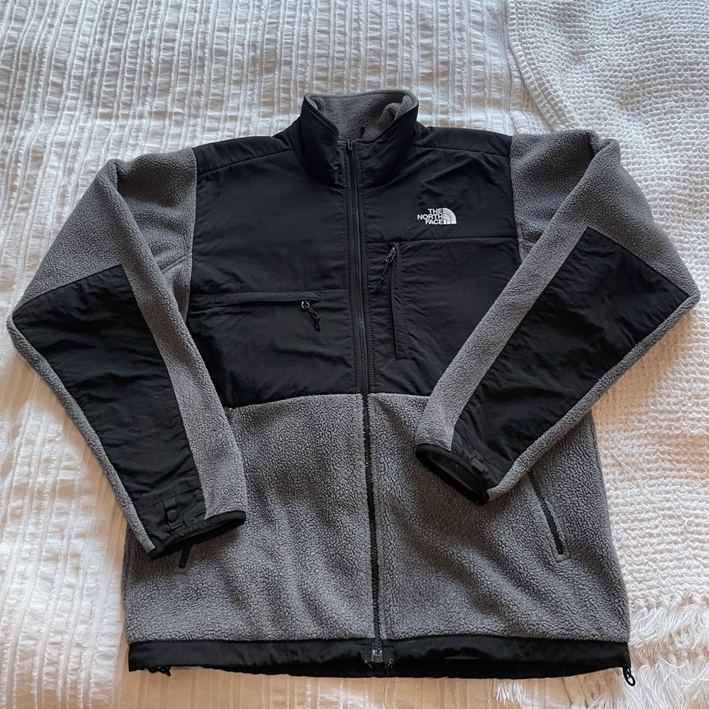 North face men’s Denali jacket, grey and black, size medium, preowned.
